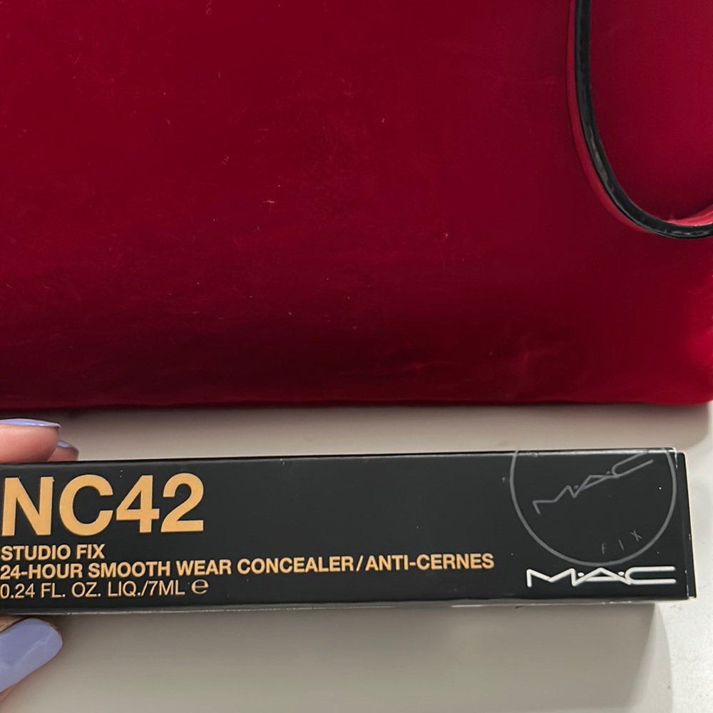 MAC concealer